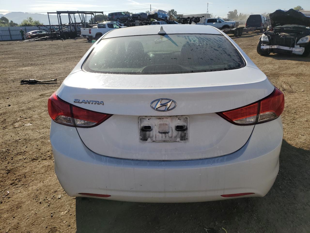 2013 HYUNDAI ELANTRA GL - Фото 6
