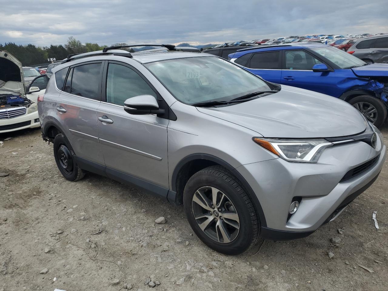 2017 TOYOTA RAV4 XLE - Фото 4