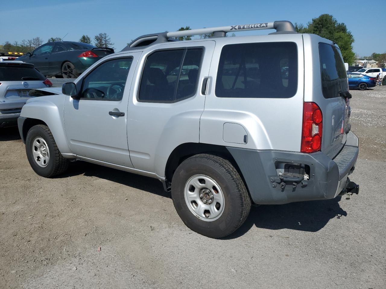 2015 NISSAN XTERRA X - Фото 2