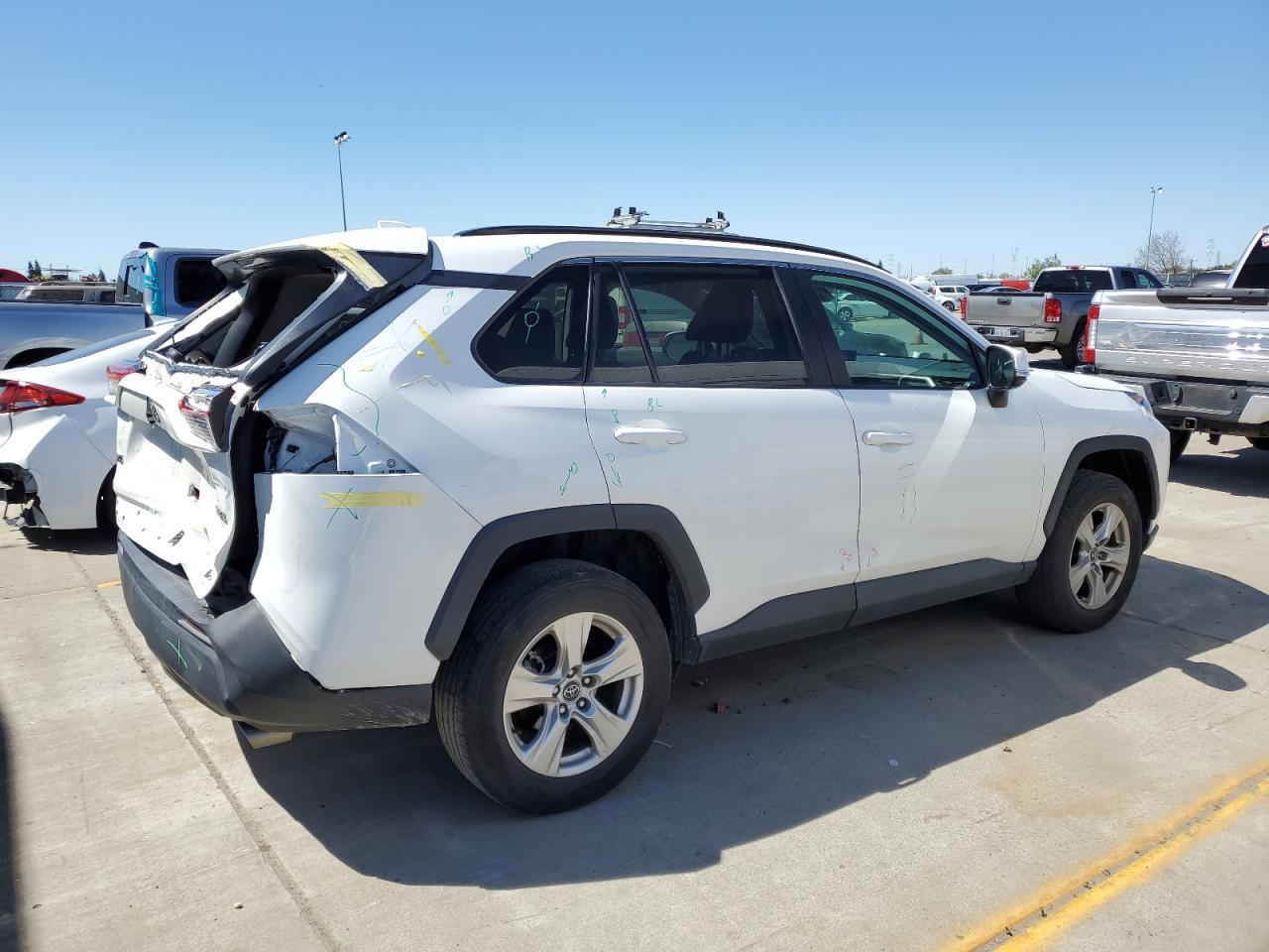 2020 TOYOTA RAV4 XLE - Image 3