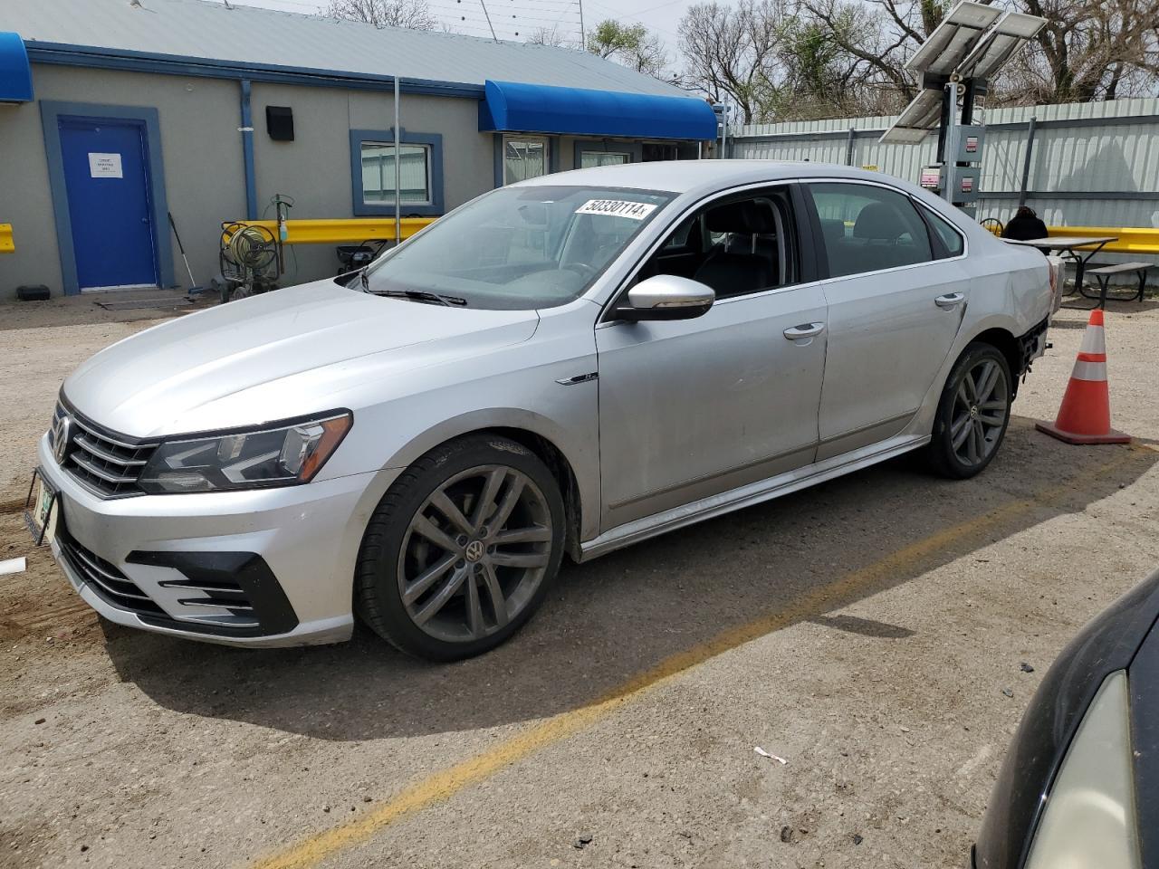 2017 VOLKSWAGEN PASSAT R-L car image