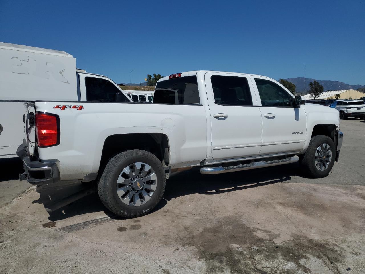2018 CHEVROLET SILVERADO - Фото 3