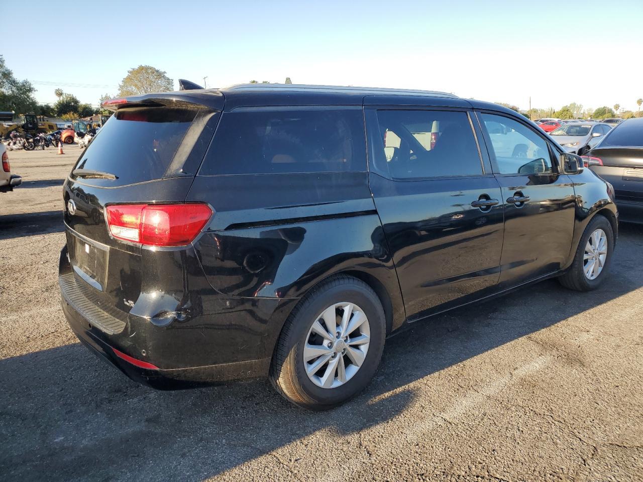 2016 KIA SEDONA LX - Фото 3
