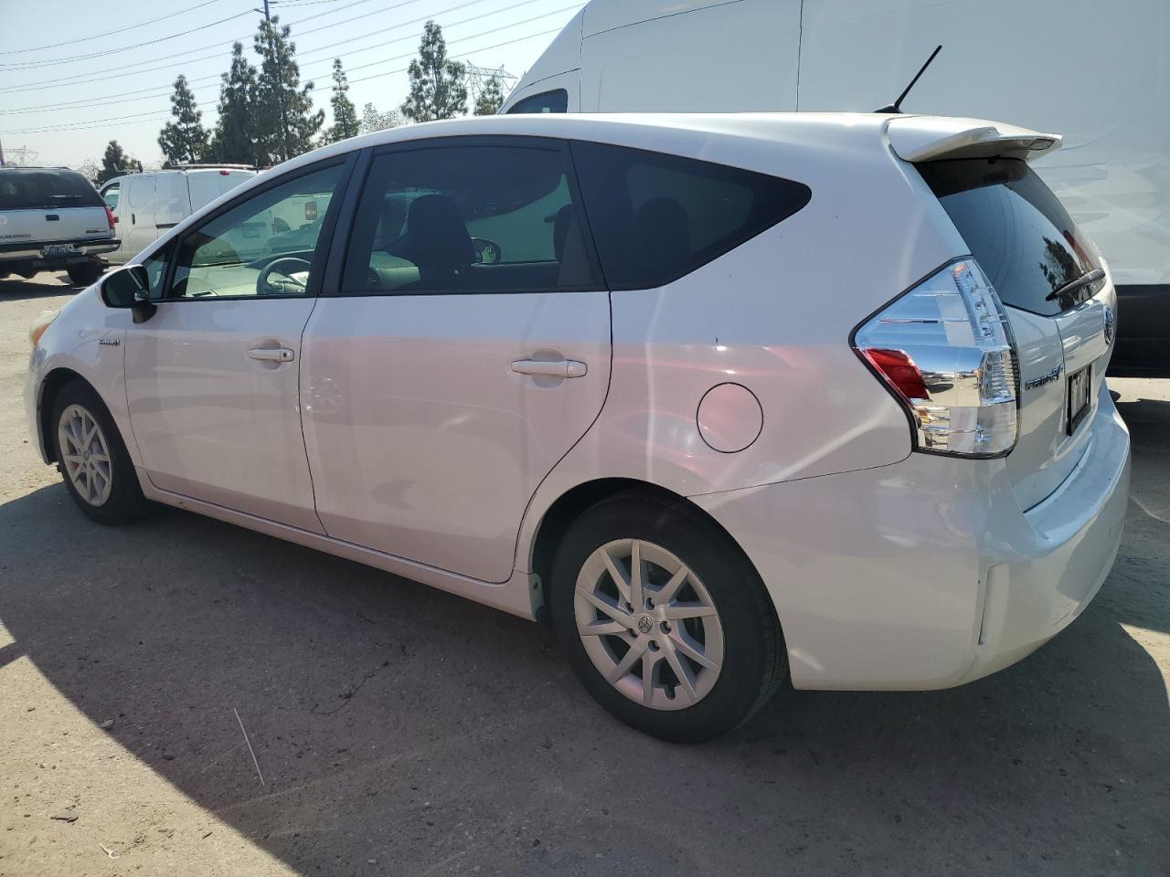 2013 TOYOTA PRIUS V - Image 2