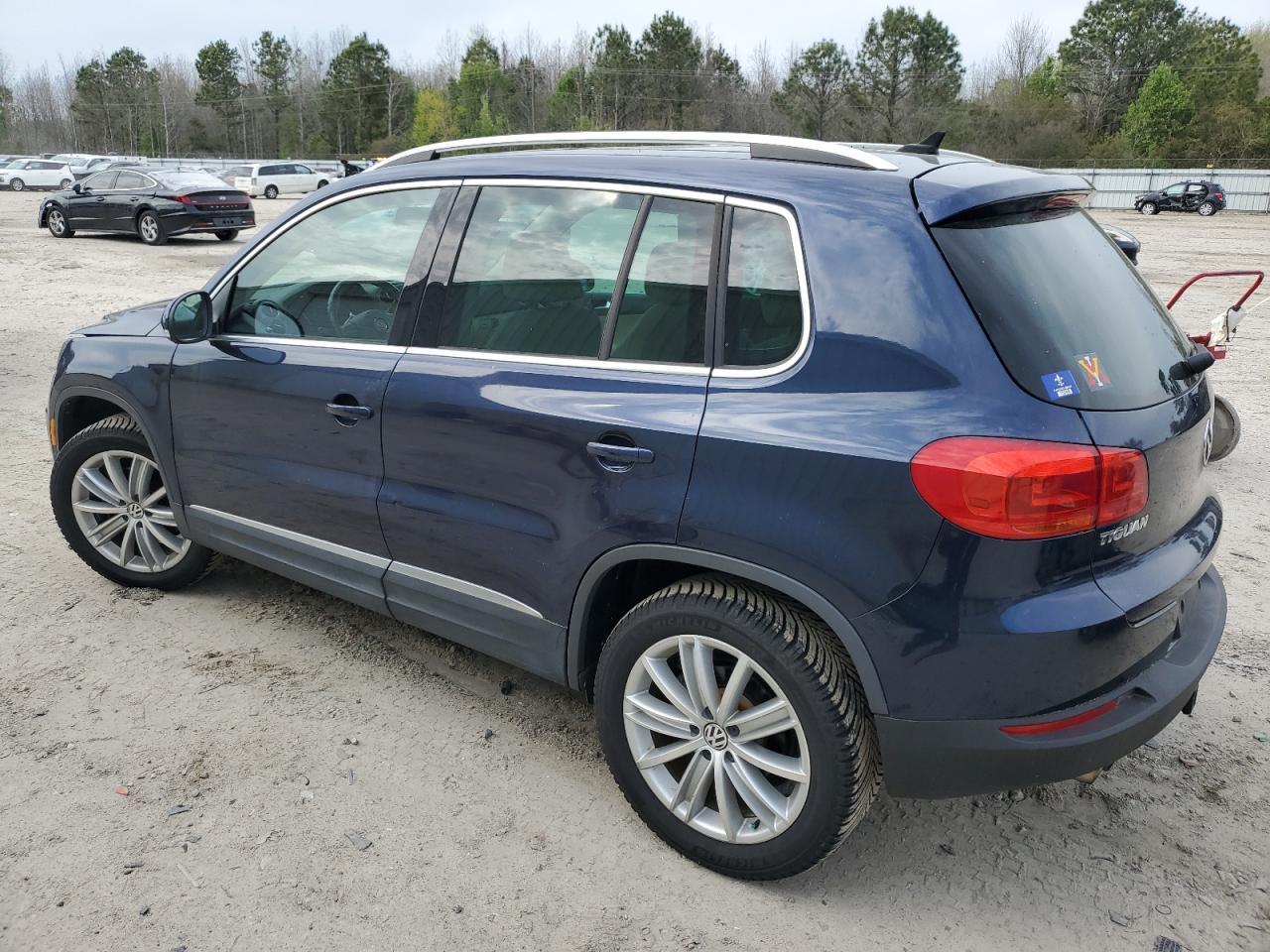 2015 VOLKSWAGEN TIGUAN S - Фото 2