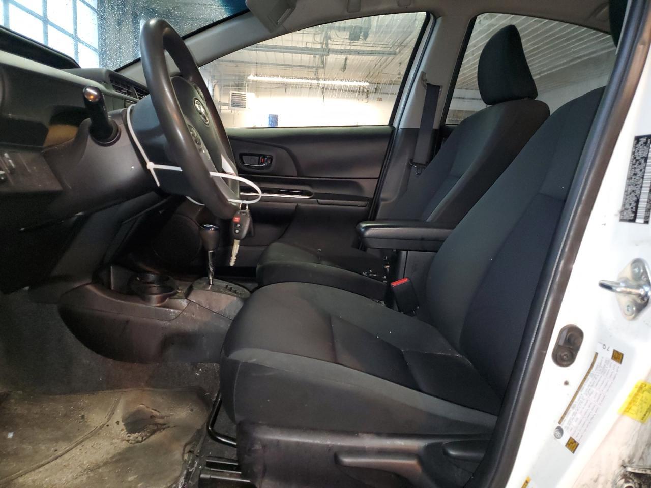 2015 TOYOTA PRIUS C - Image 7