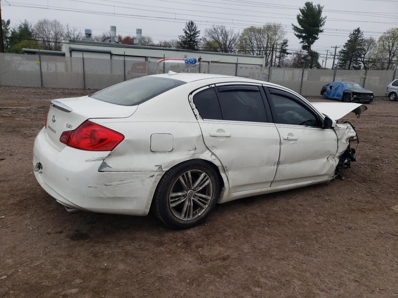 2011 INFINITI G37 - Фото 3