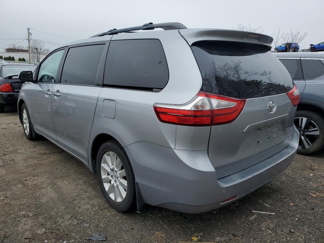 2015 TOYOTA SIENNA XLE - Фото 2