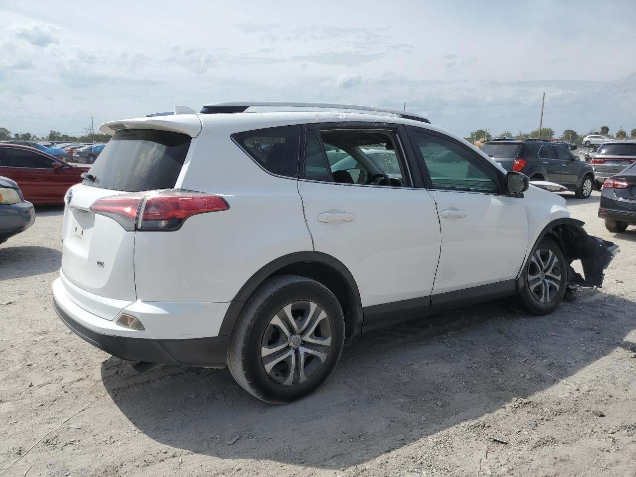2016 TOYOTA RAV4 LE - Фото 3