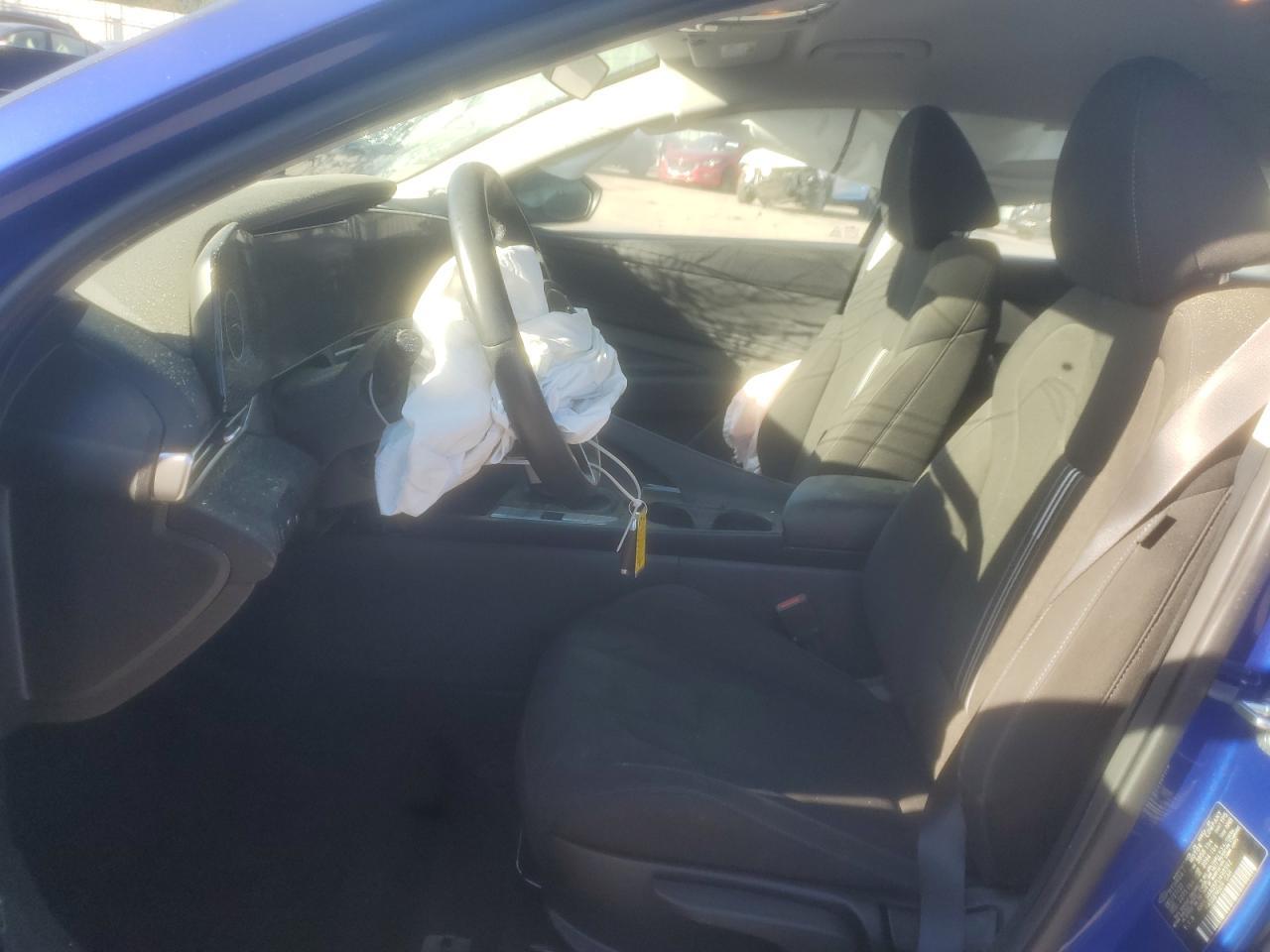 2023 HYUNDAI ELANTRA SE - Image 7