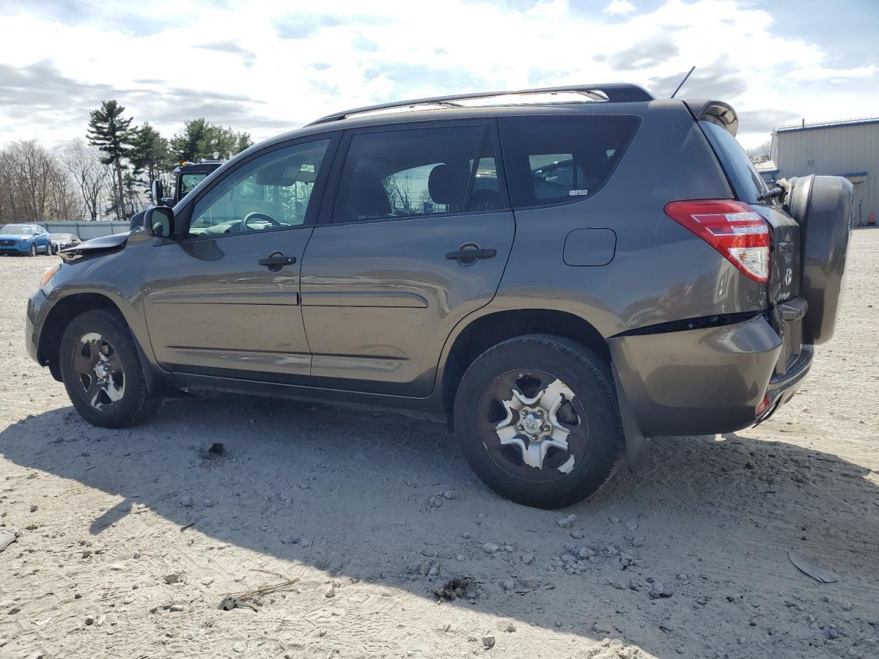 2011 TOYOTA RAV4 - Image 2