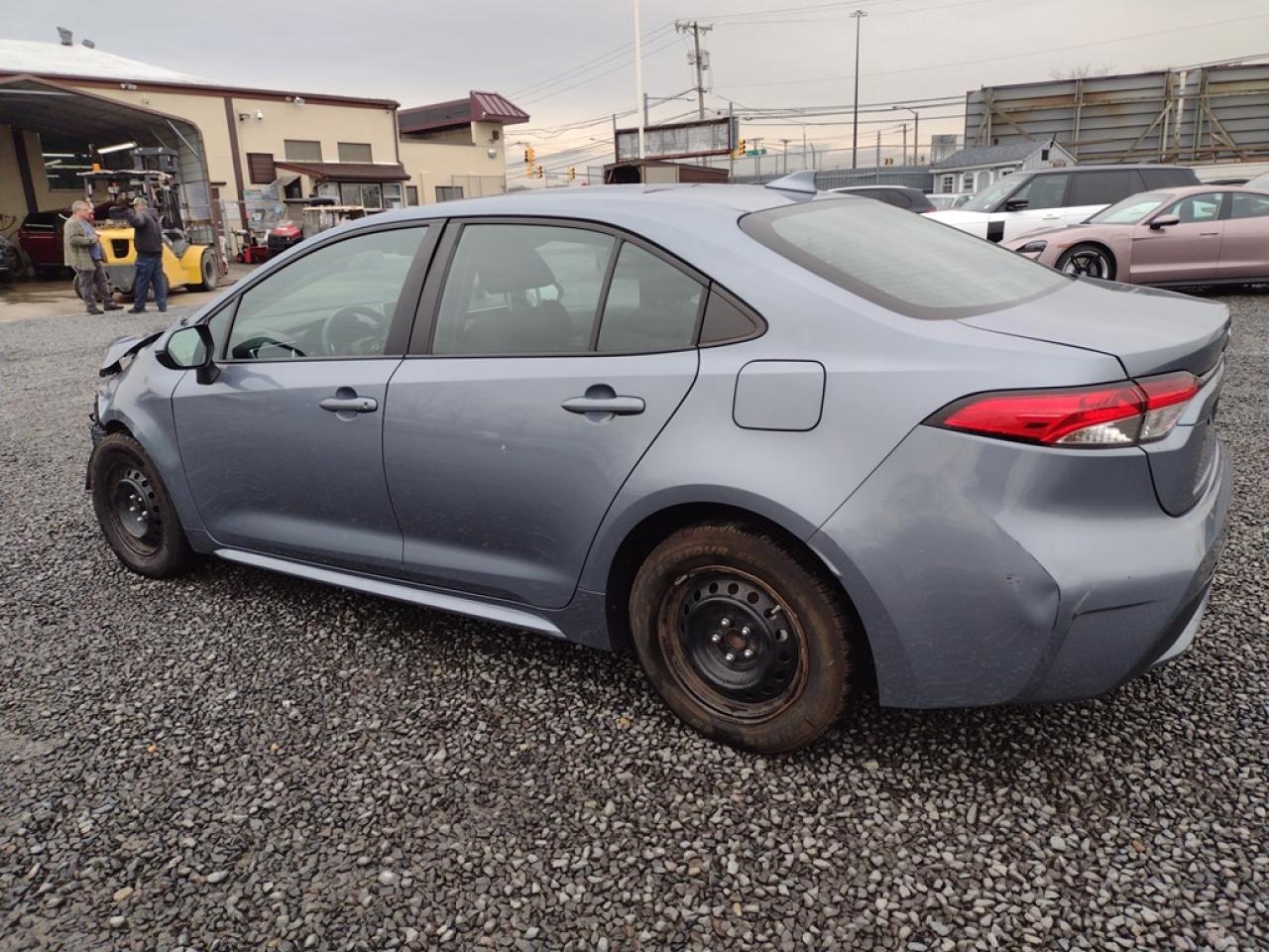 2021 TOYOTA COROLLA LE - Фото 3