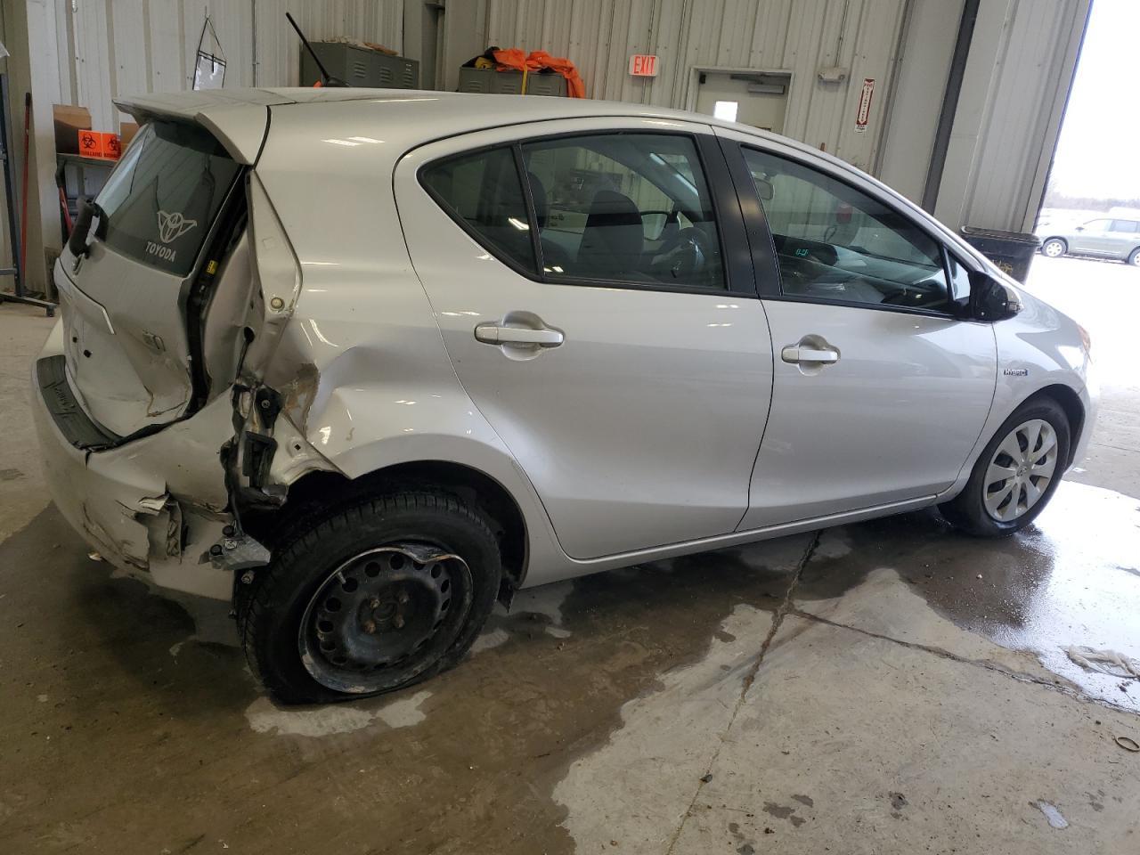 2013 TOYOTA PRIUS C - Фото 3