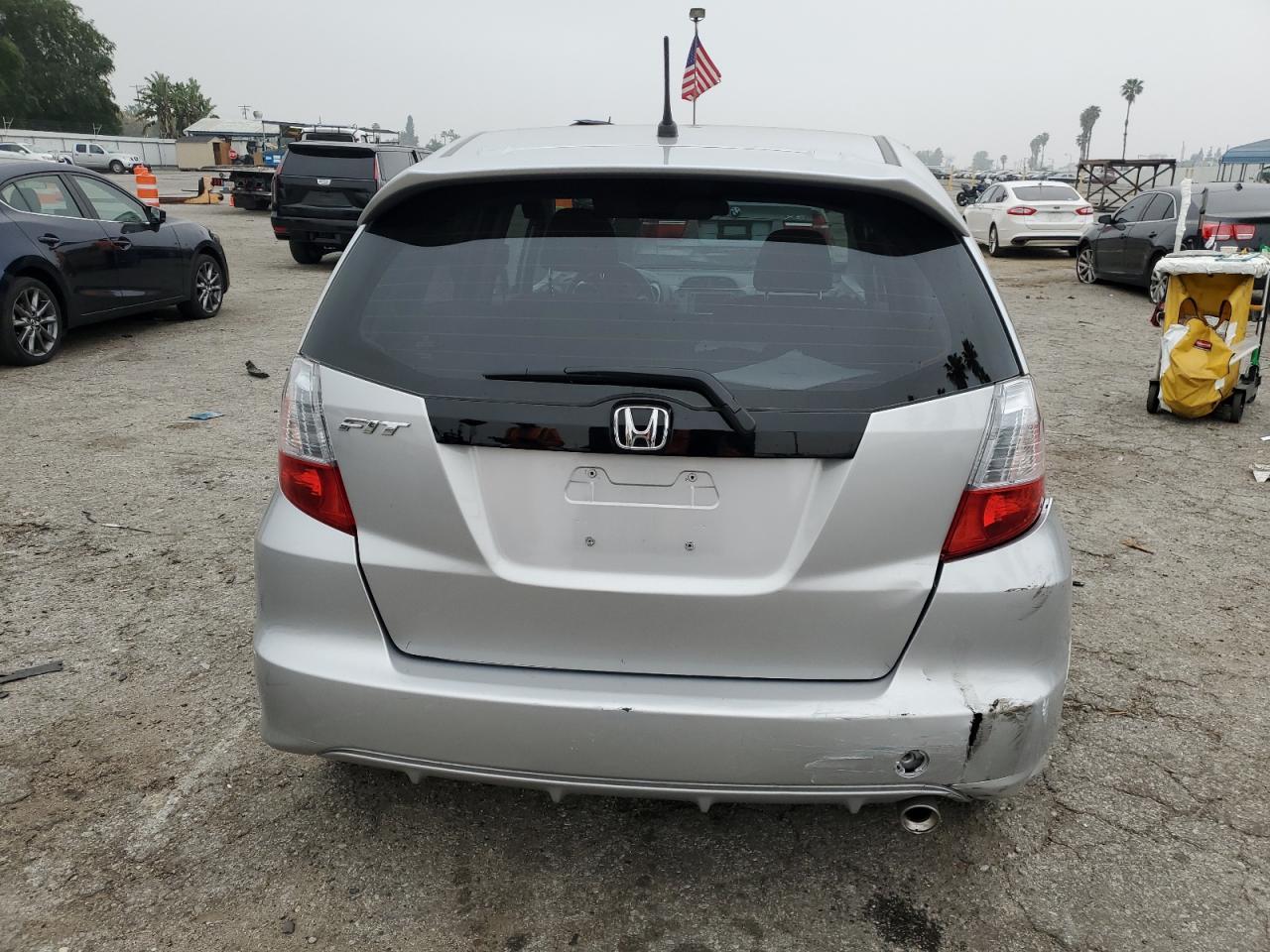 2011 HONDA FIT SPORT - Фото 6
