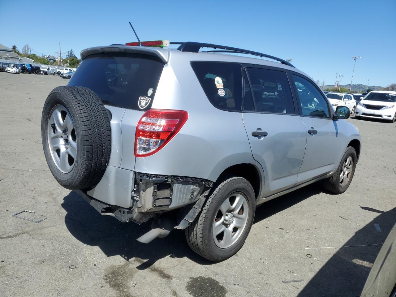 2011 TOYOTA RAV4 - Фото 3