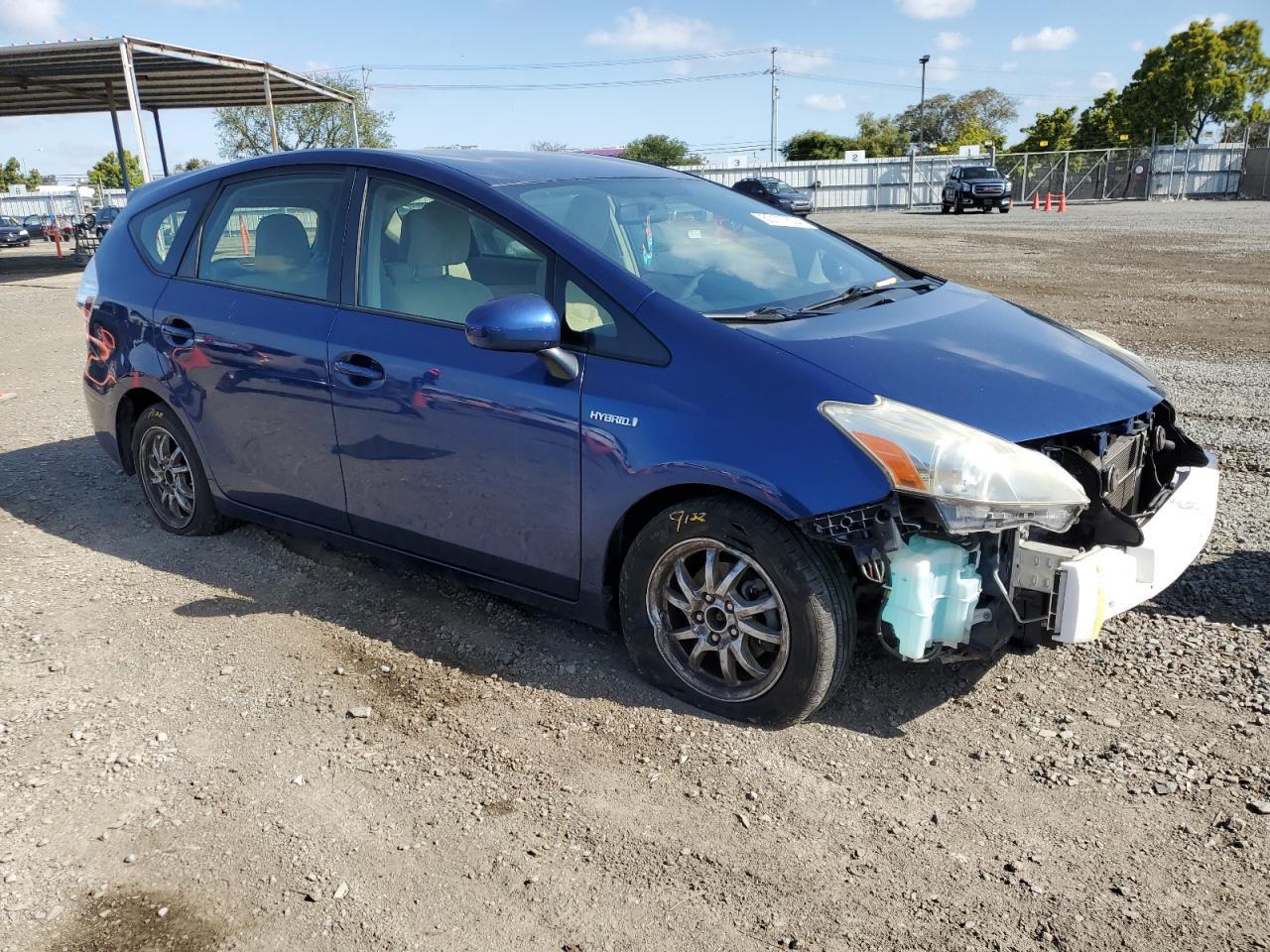 2013 TOYOTA PRIUS V - Image 4
