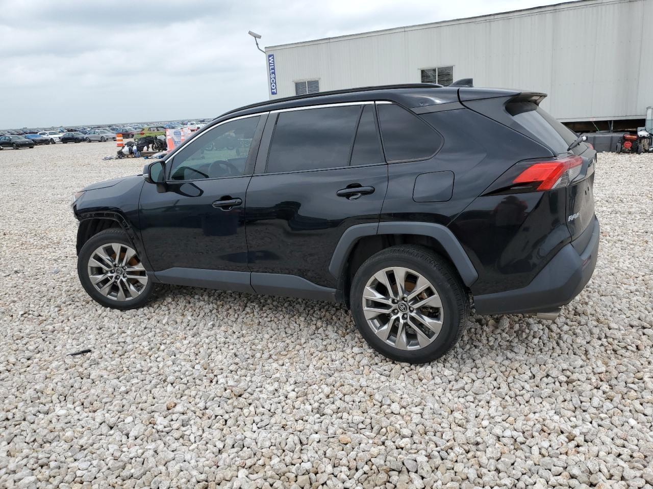 2020 TOYOTA RAV4 XLE P - Фото 2