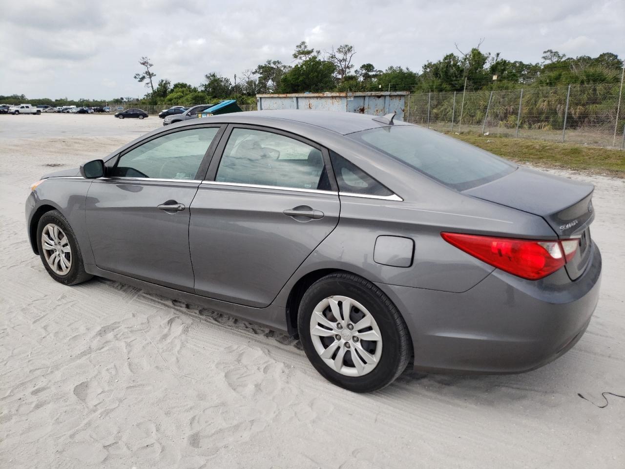 2011 HYUNDAI SONATA GLS - Image 2