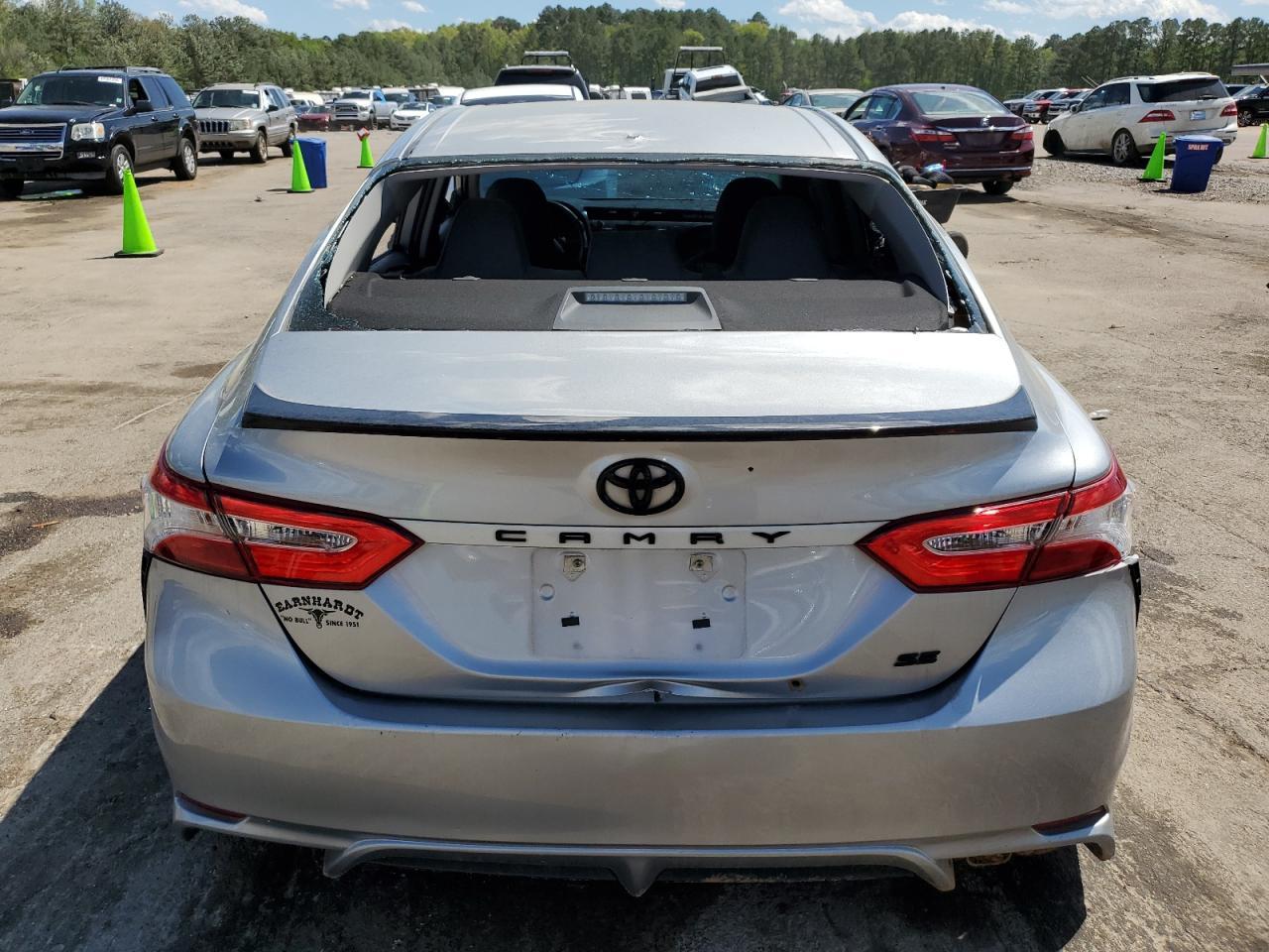 2020 TOYOTA CAMRY SE - Фото 6