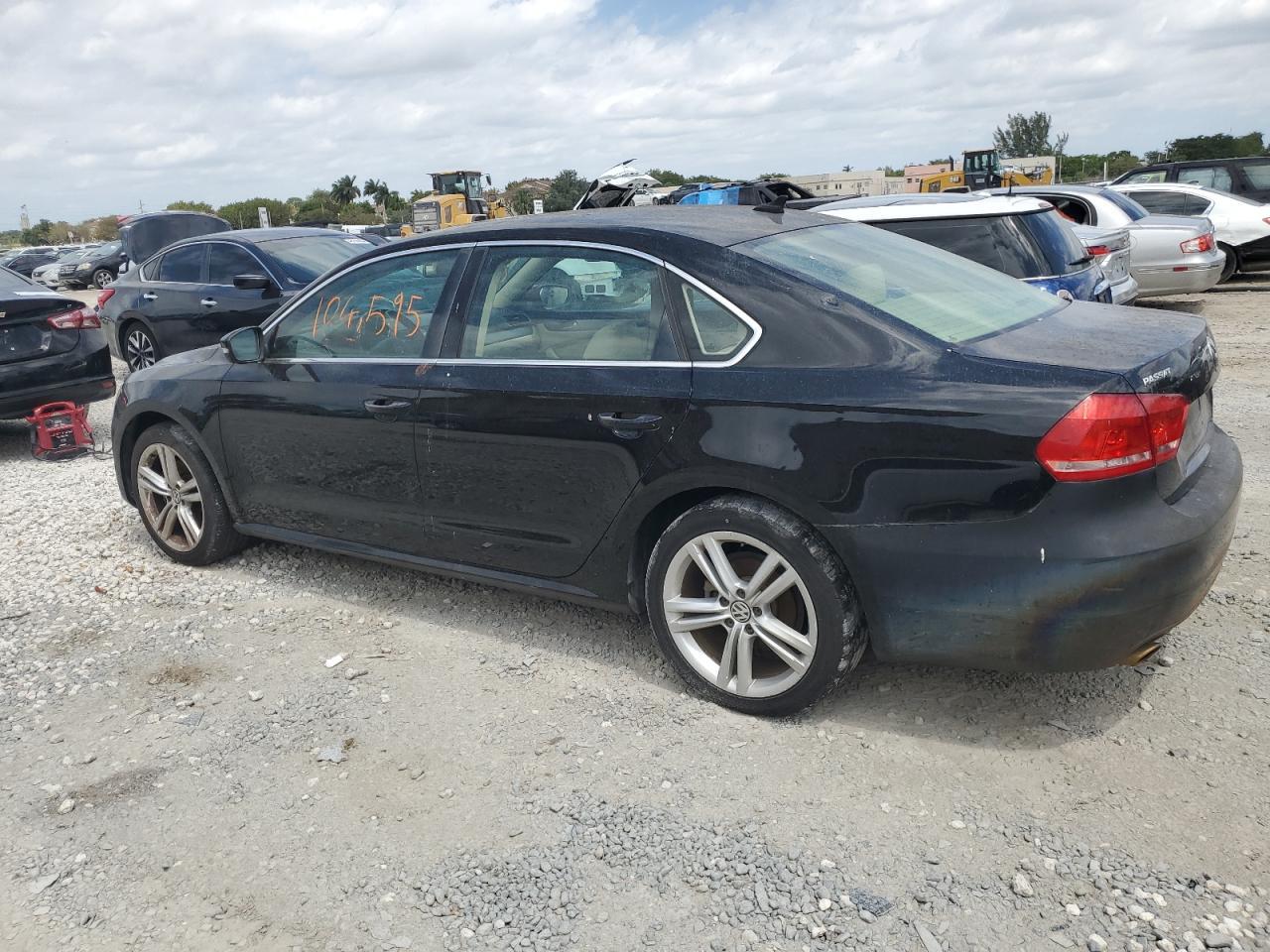 2014 VOLKSWAGEN PASSAT SE - Image 2
