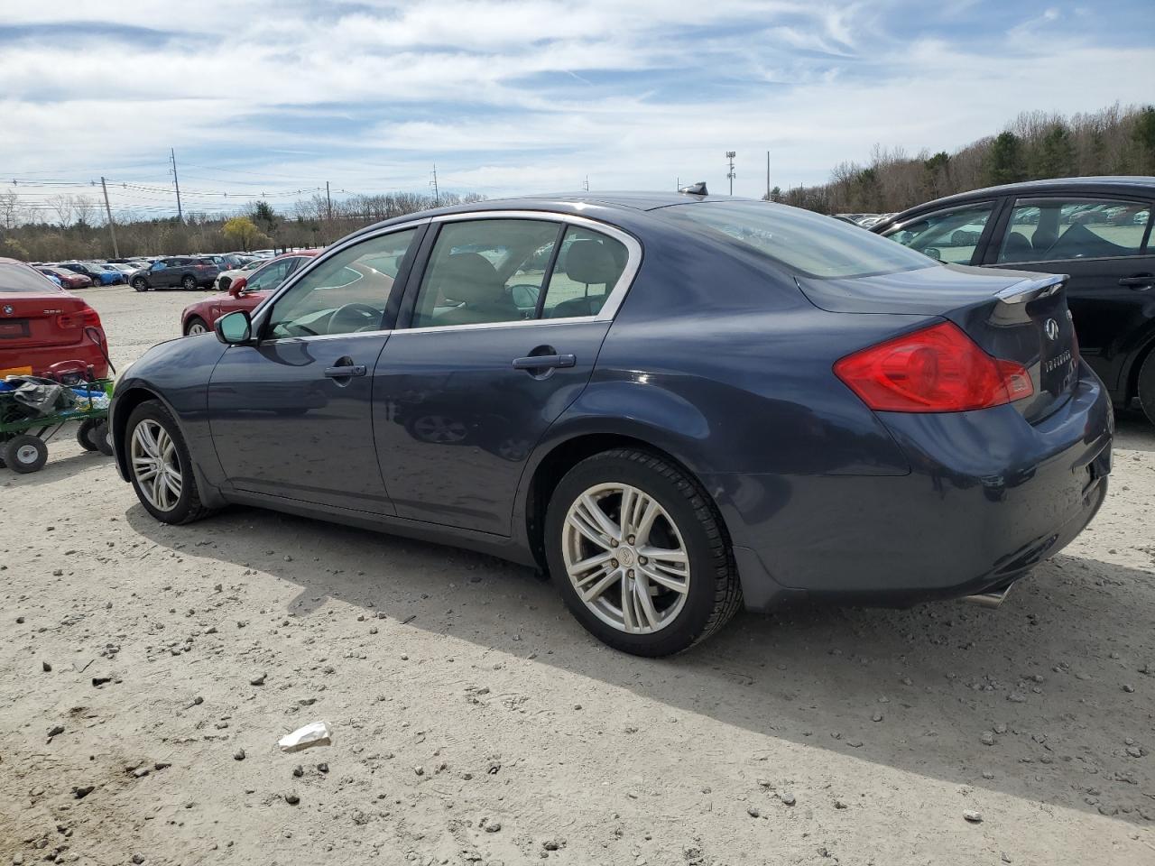2011 INFINITI G37 - Фото 2