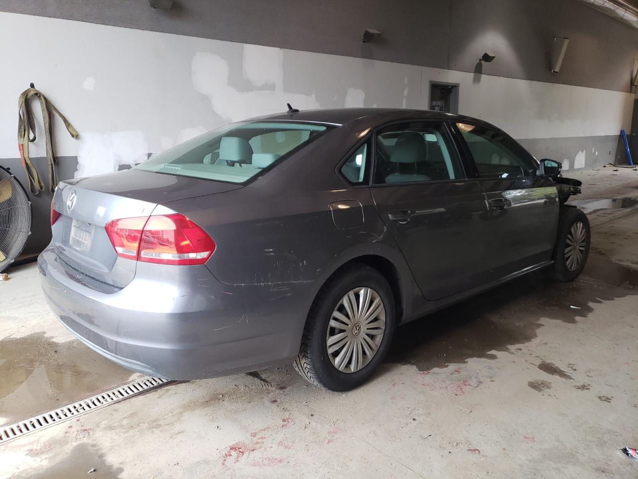 2015 VOLKSWAGEN PASSAT S - Фото 3