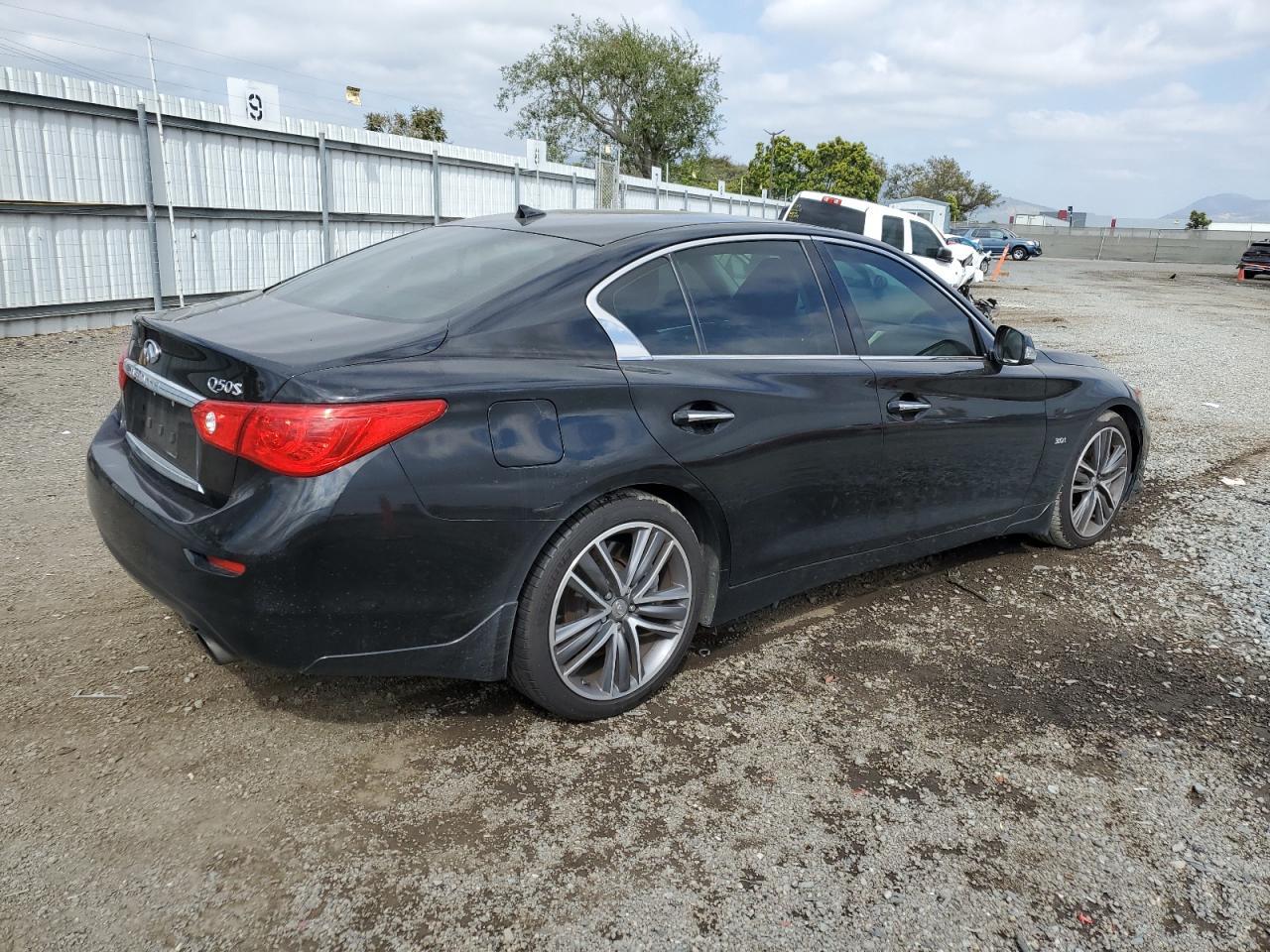 2016 INFINITI Q50 PREMIU - Фото 3