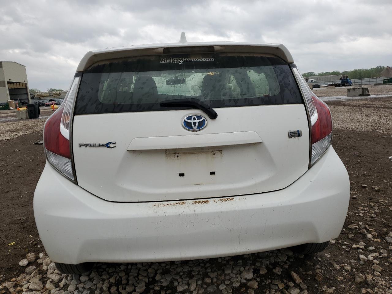 2016 TOYOTA PRIUS C - Image 6