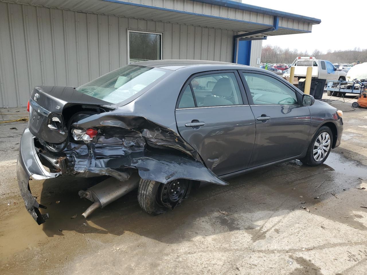 2013 TOYOTA COROLLA BA - Фото 3