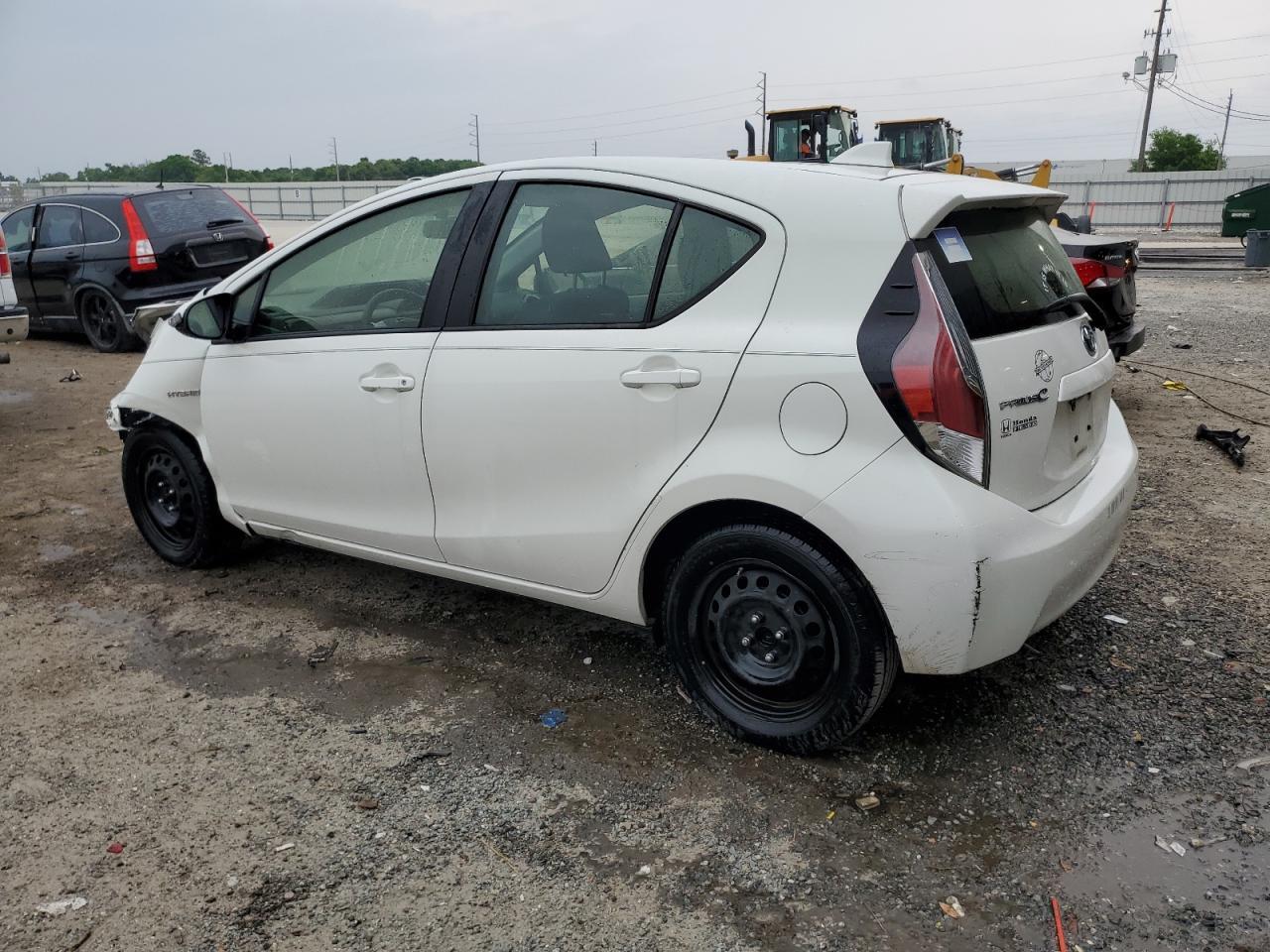 2015 TOYOTA PRIUS C - Image 2