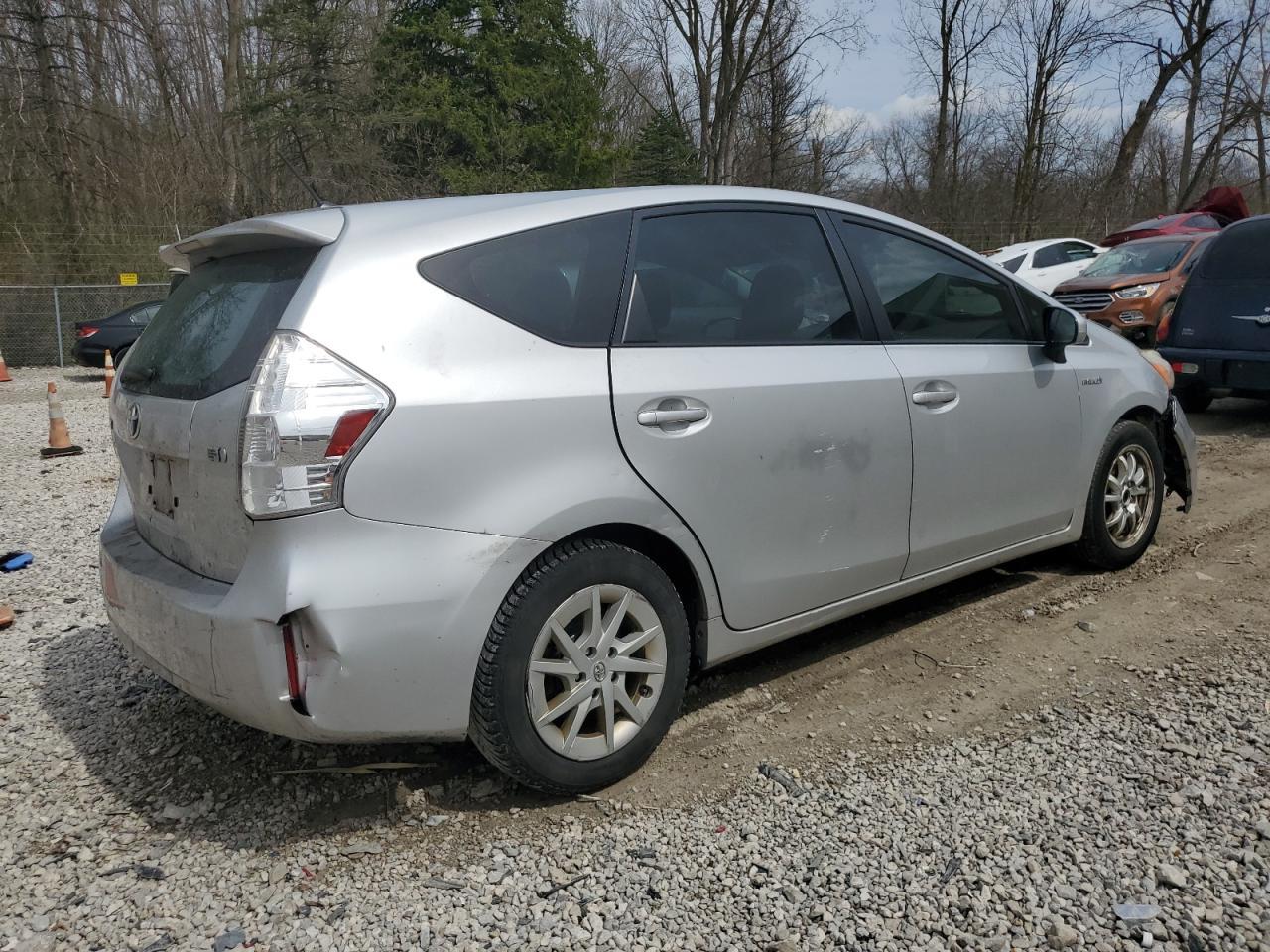 2013 TOYOTA PRIUS V - Image 3