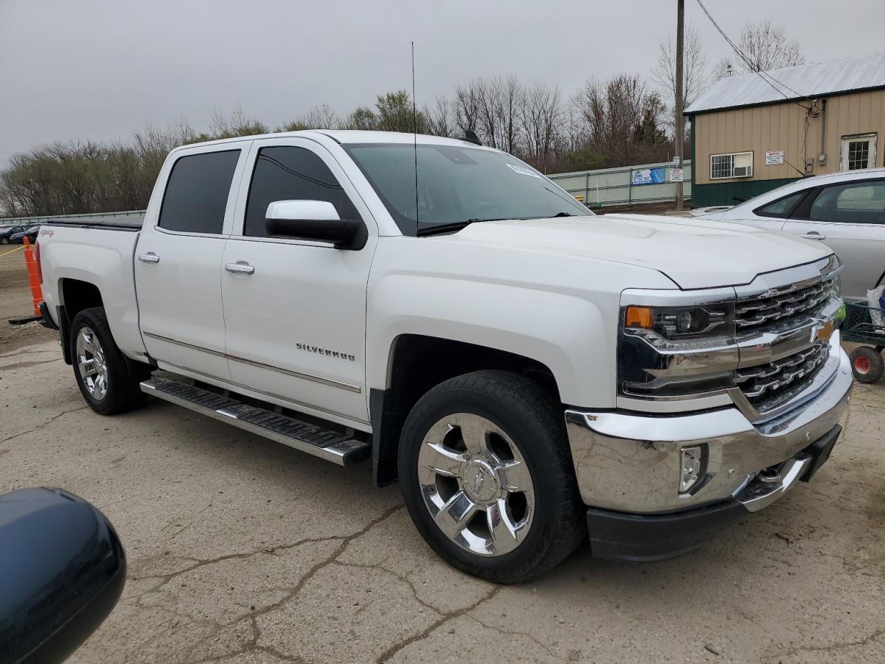 2017 CHEVROLET SILVERADO - Image 4