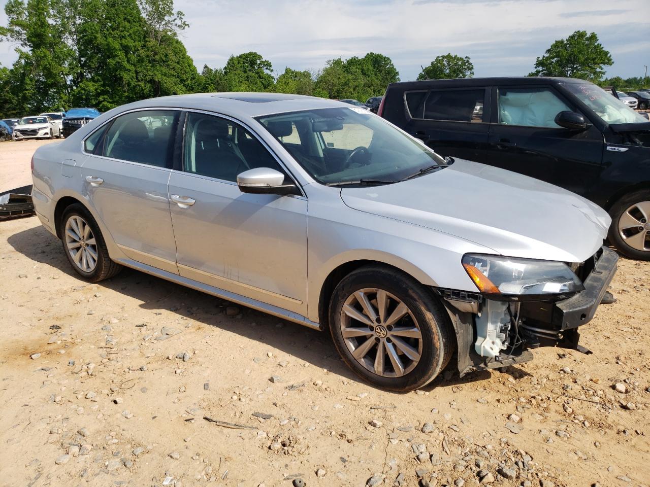2013 VOLKSWAGEN PASSAT SEL - Image 4