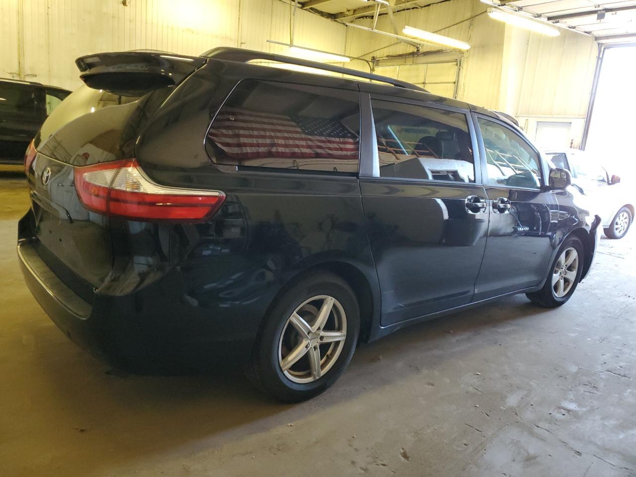 2015 TOYOTA SIENNA LE - Image 3