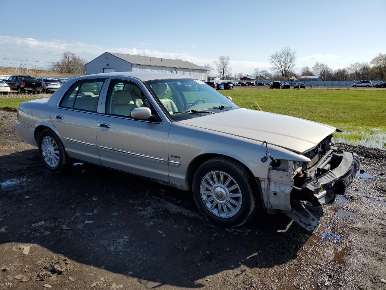 2010 MERCURY GRAND MARQ - Image 4