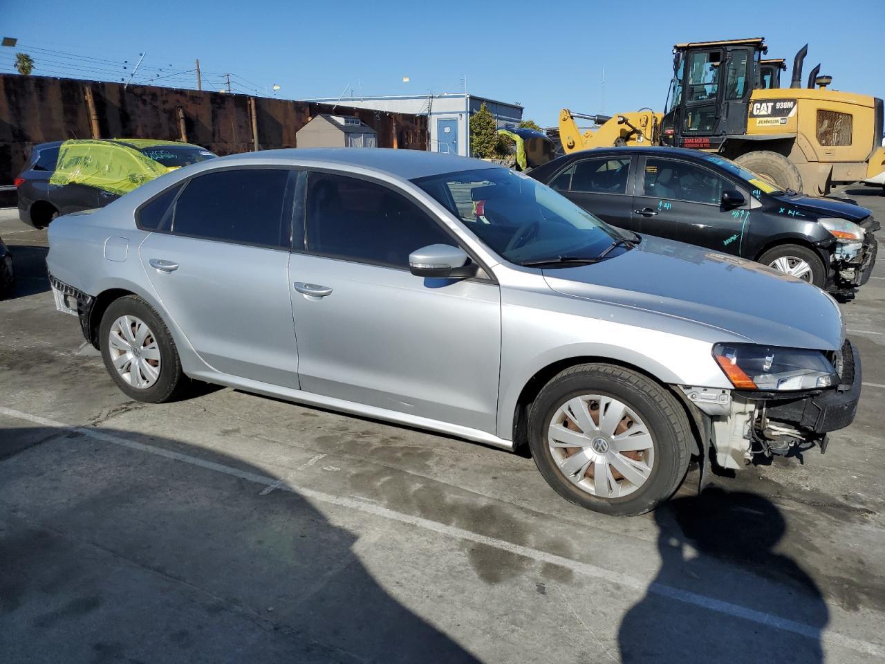 2014 VOLKSWAGEN PASSAT S - Image 4