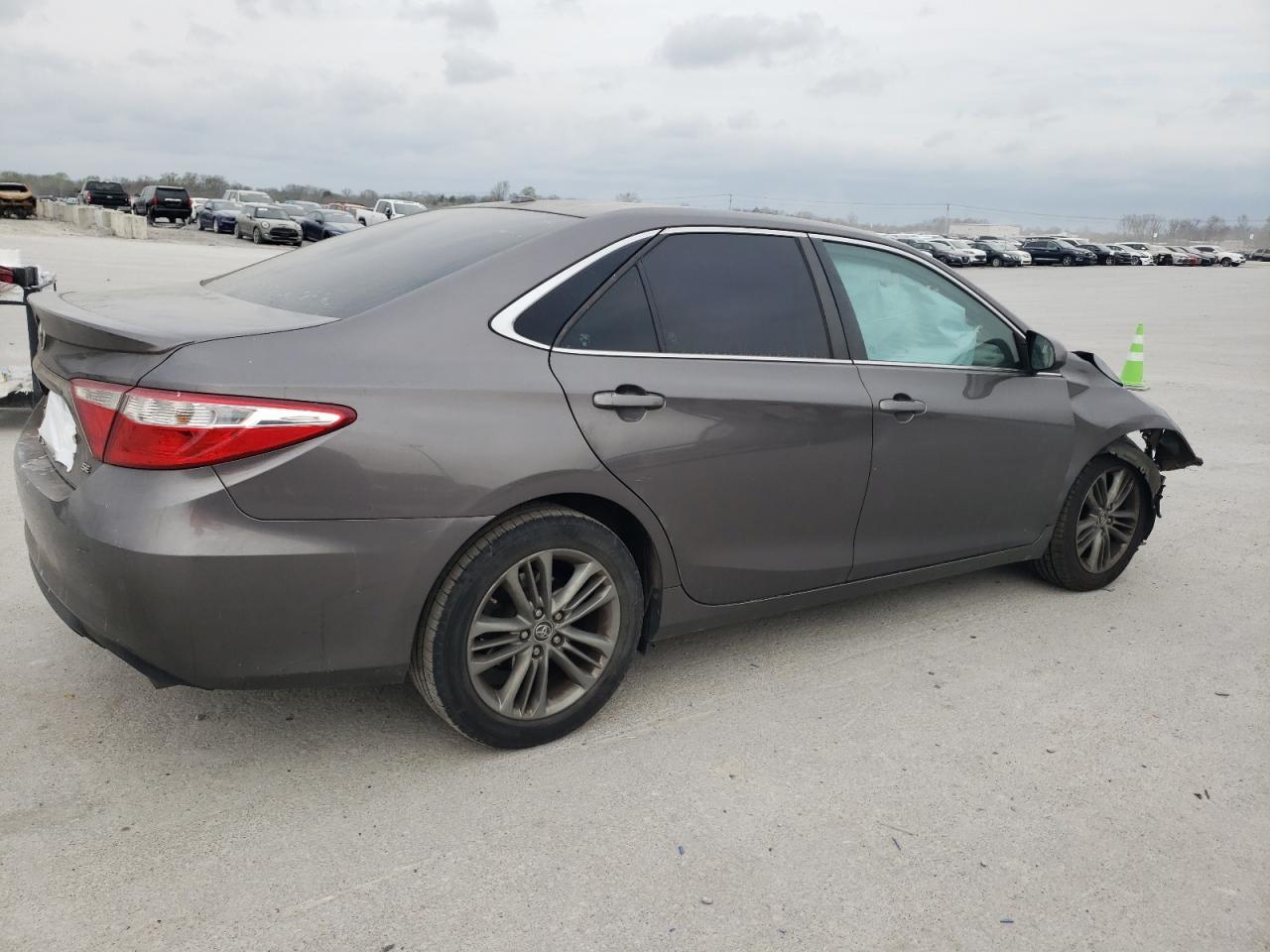 2015 TOYOTA CAMRY LE - Фото 3