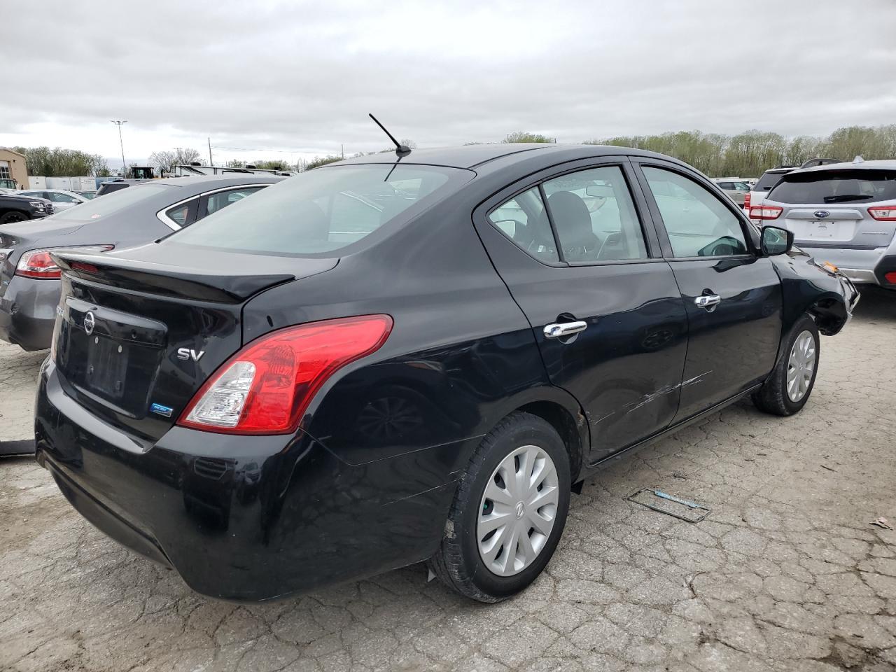 2016 NISSAN VERSA S - Фото 3