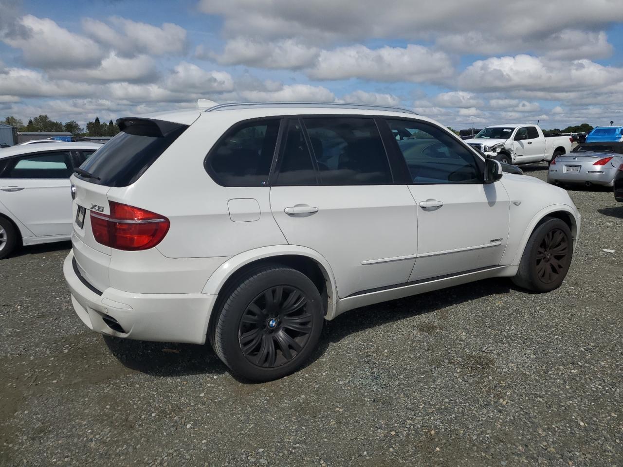 2011 BMW X5 XDRIVE5 - Image 3