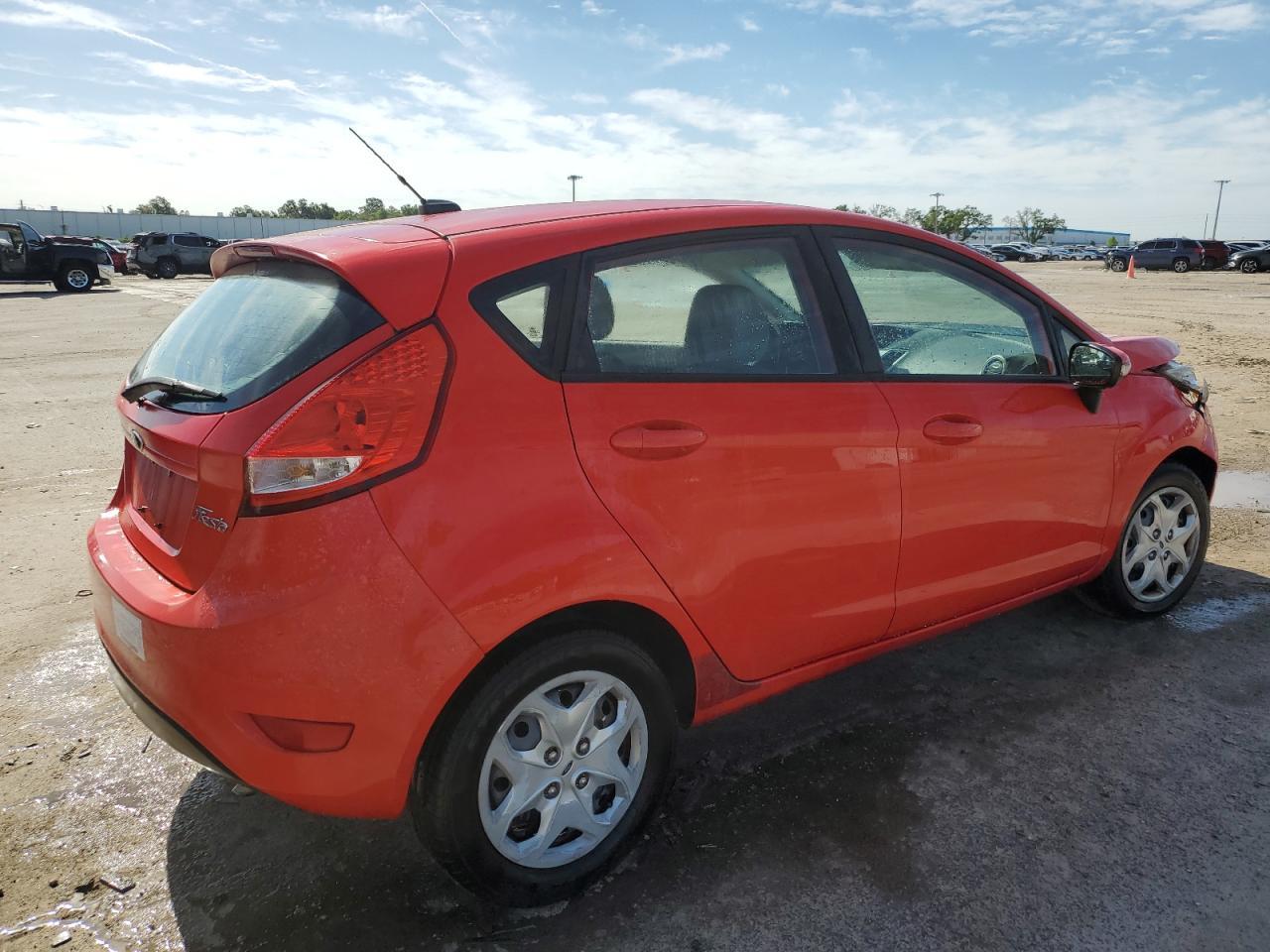 2013 FORD FIESTA SE - Image 3