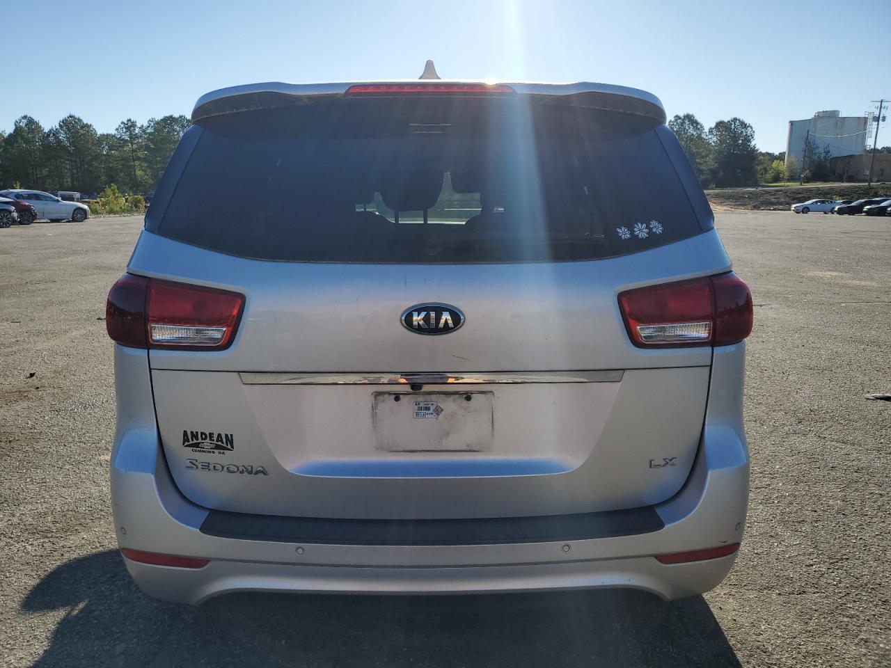 2017 KIA SEDONA LX - Image 6