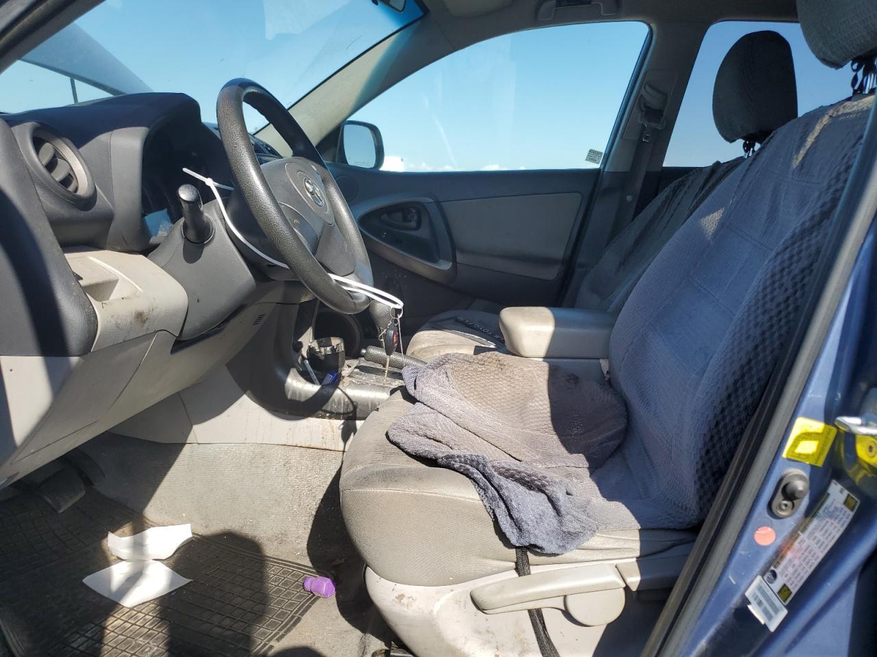 2011 TOYOTA RAV4 - Фото 7