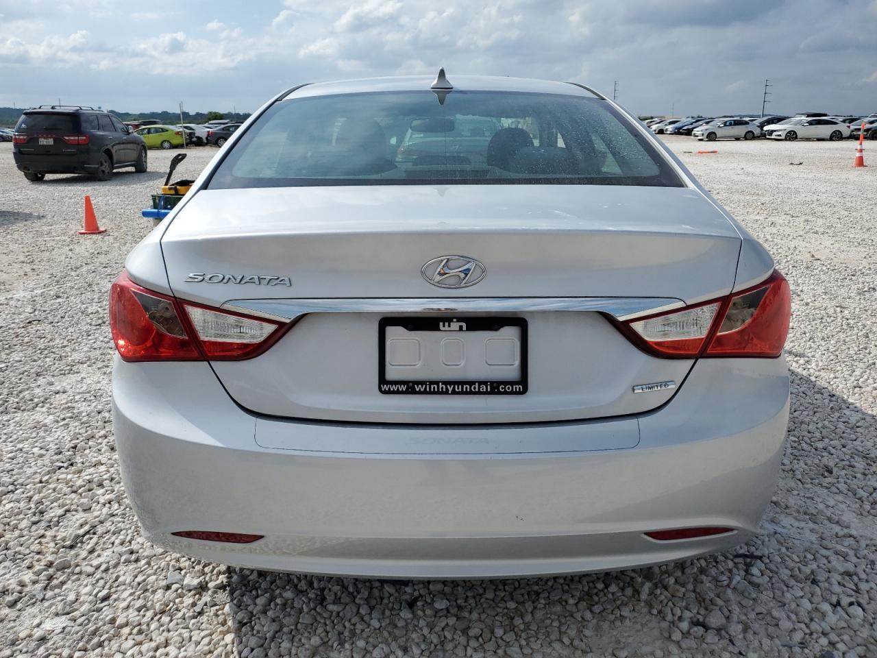 2011 HYUNDAI SONATA SE - Image 6