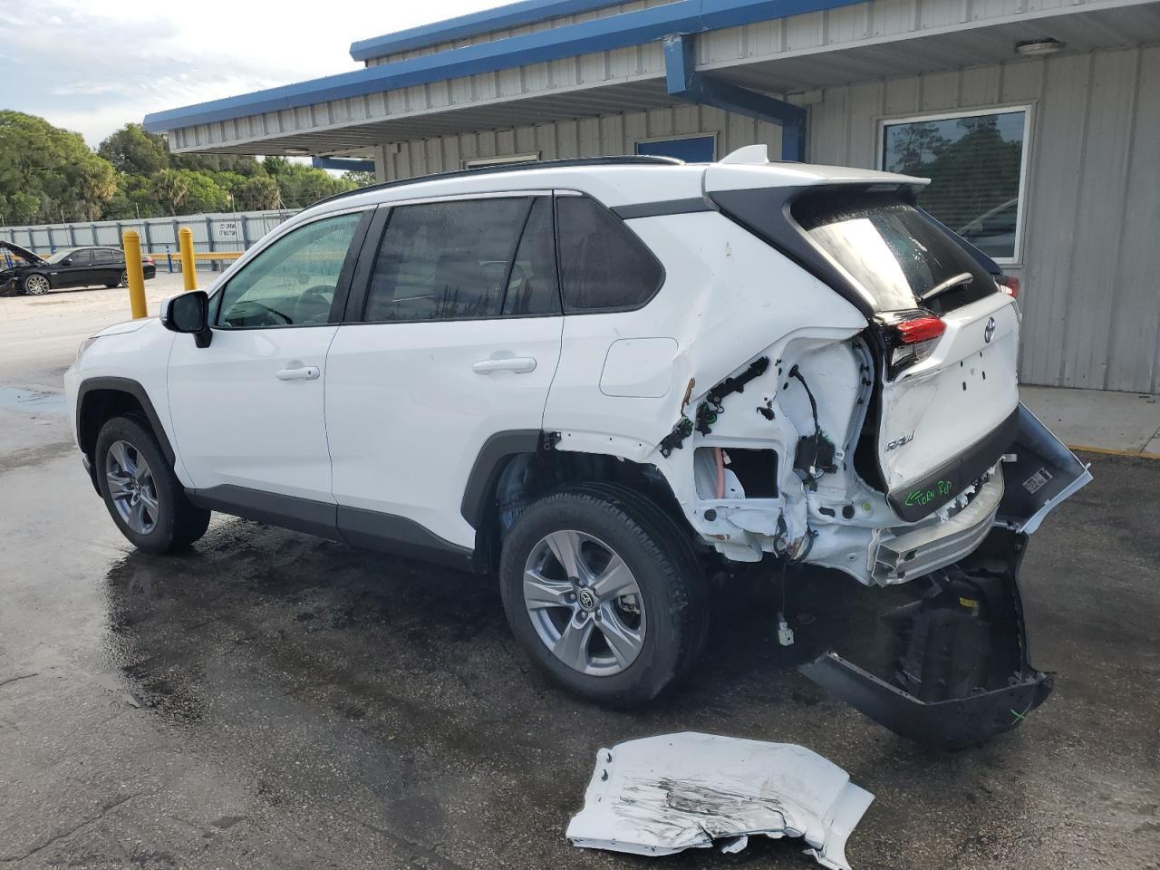 2022 TOYOTA RAV4 XLE - Image 2