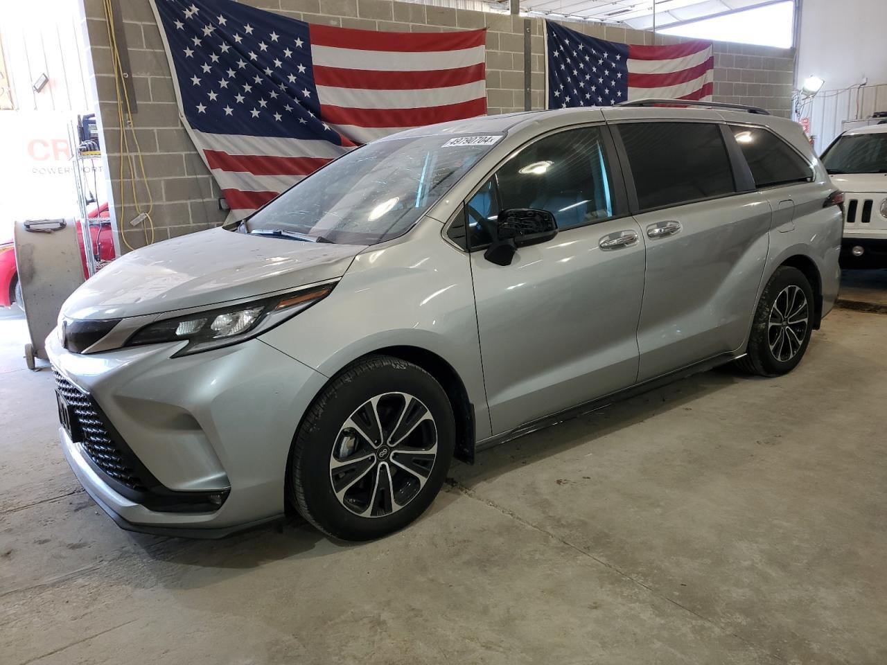 2023 TOYOTA SIENNA XSE car image