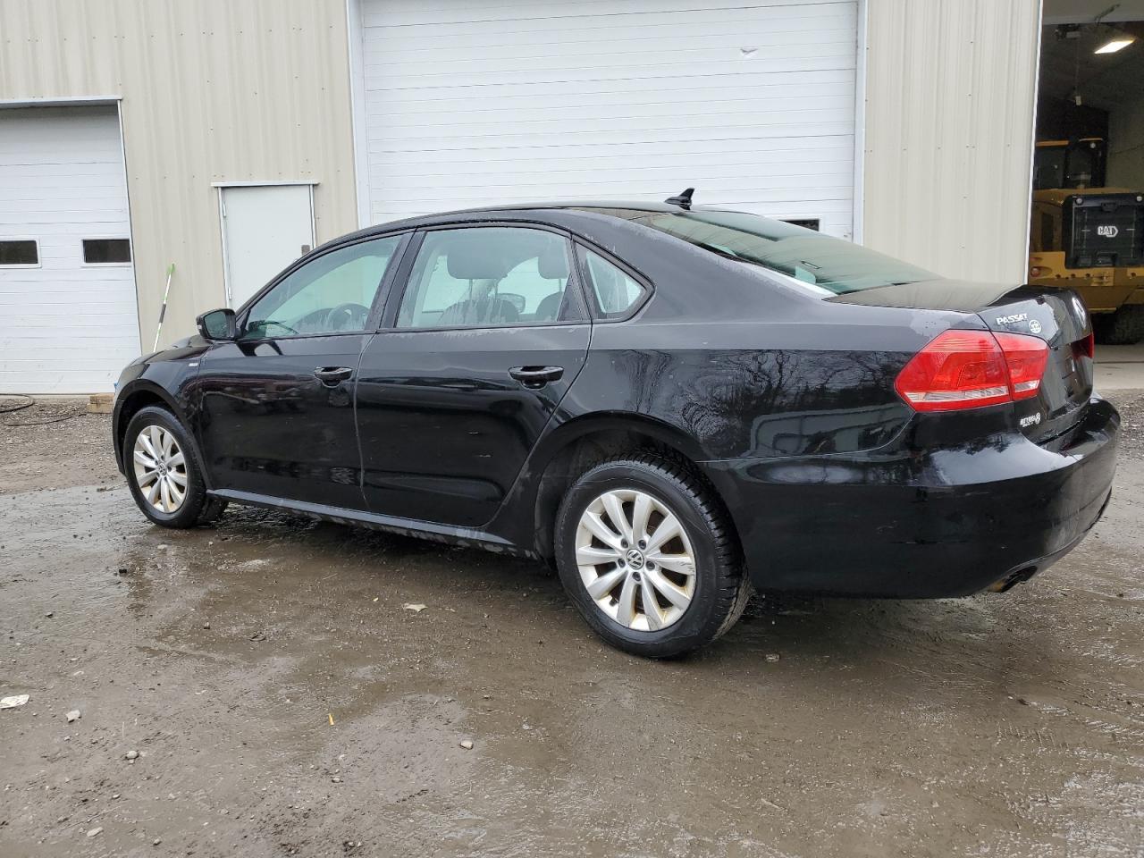 2015 VOLKSWAGEN PASSAT S - Фото 2