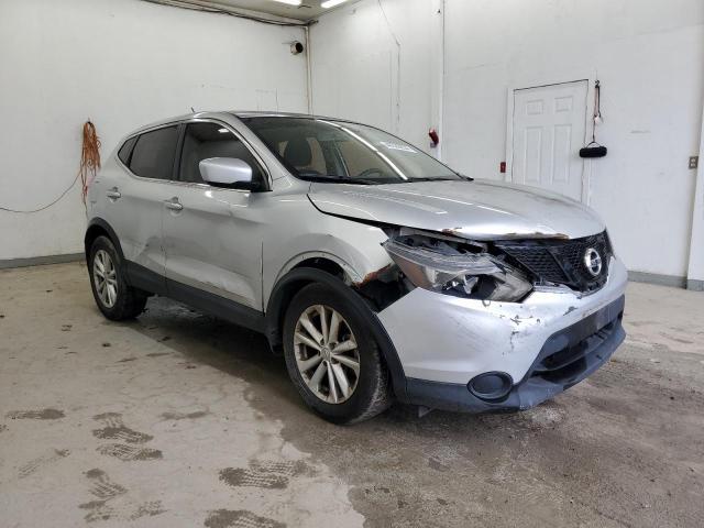2017 Nissan Rogue Sport S - Image 4