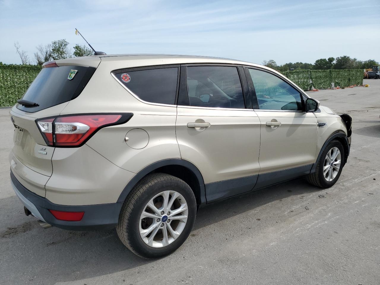 2017 FORD ESCAPE SE - Image 3