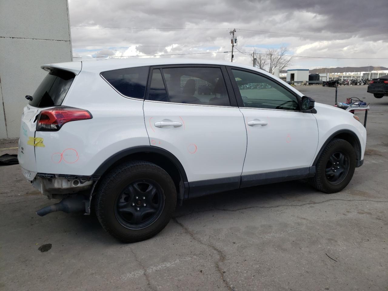2018 TOYOTA RAV4 LE - Фото 3