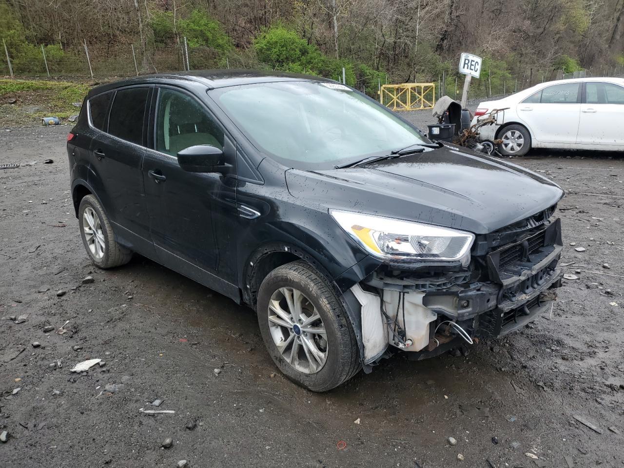 2017 FORD ESCAPE SE - Image 4